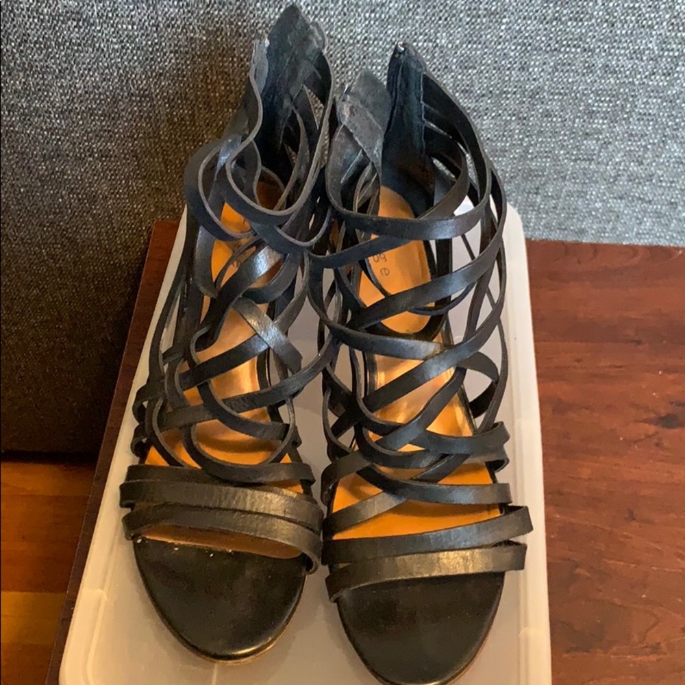 Hinge Strappy Black Wedge